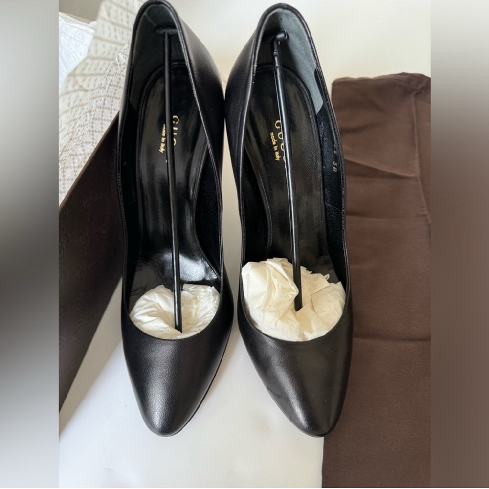 GUCCI black horsebit round toe leather pumps 310183 w/dust-bag & box - sz.38=US8